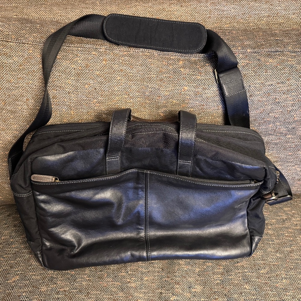Men's Boconi Overnighter Garmet Bag - Dark Chocolate Brown (Pre Owned)